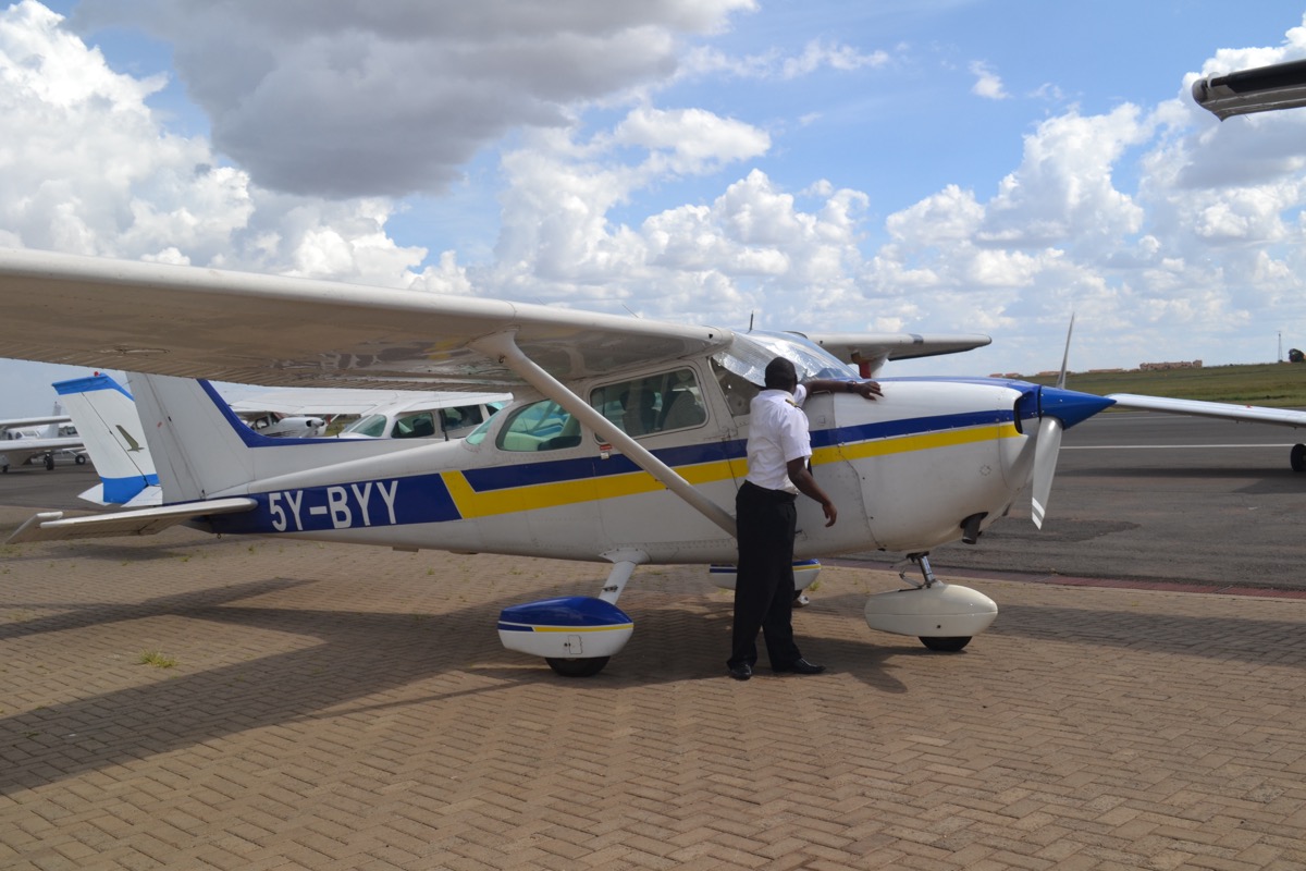 Pre-flight inspection of Cessna 172 5Y-BYY at Standards Aviation flight school Nairobi